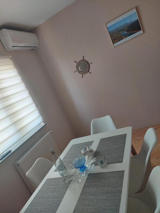 Apartments "Jope I Toni" Биоград на Мору Екстериор снимка