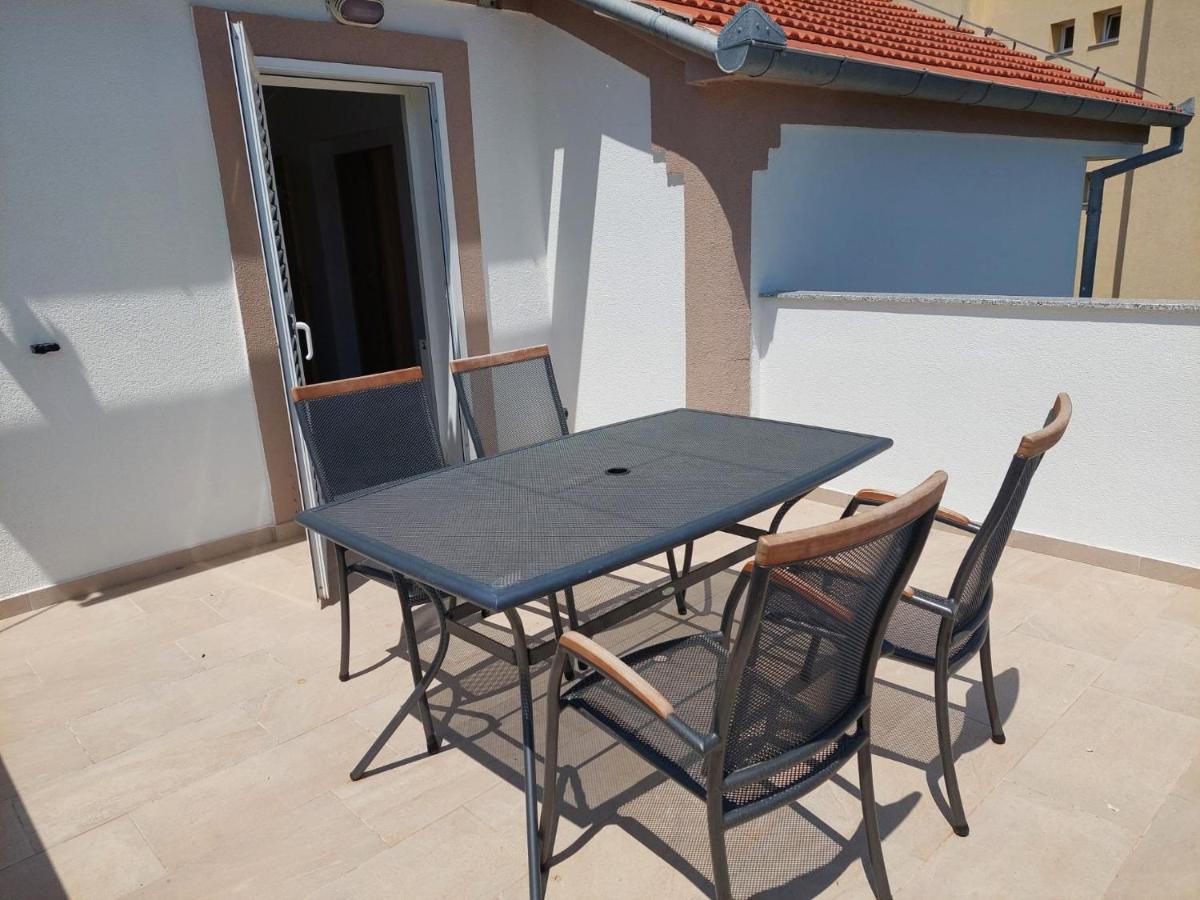 Apartments "Jope I Toni" Биоград на Мору Екстериор снимка