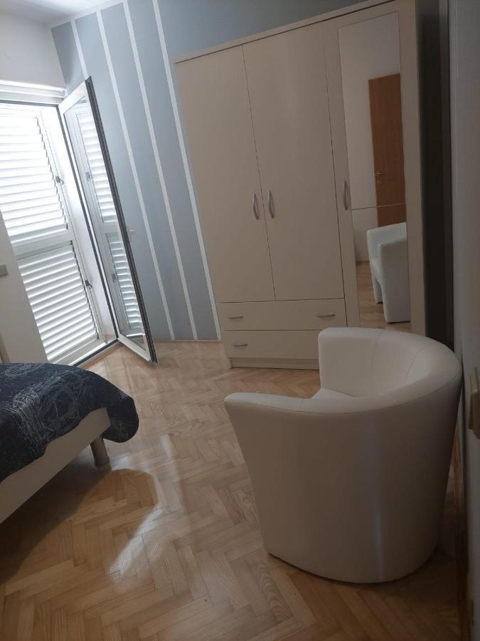 Apartments "Jope I Toni" Биоград на Мору Екстериор снимка