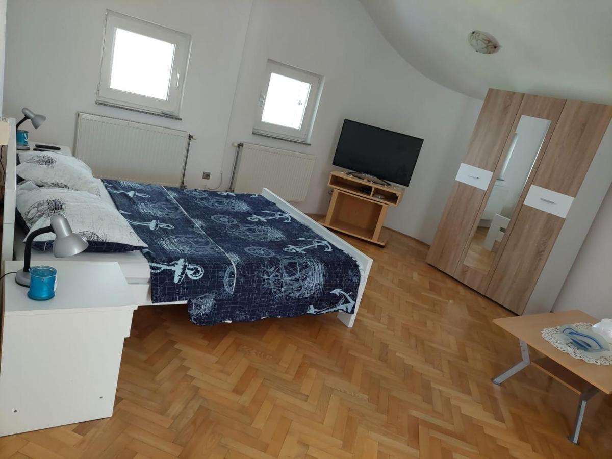 Apartments "Jope I Toni" Биоград на Мору Екстериор снимка